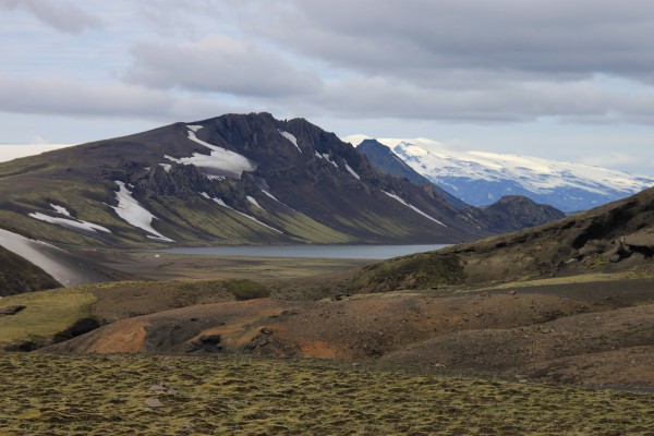 Vue du lac d'Álftavatn et du refuge depuis l'ascension du Jökultungur