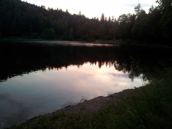 Baignade au soleil couchant - Lac de Blanchemer