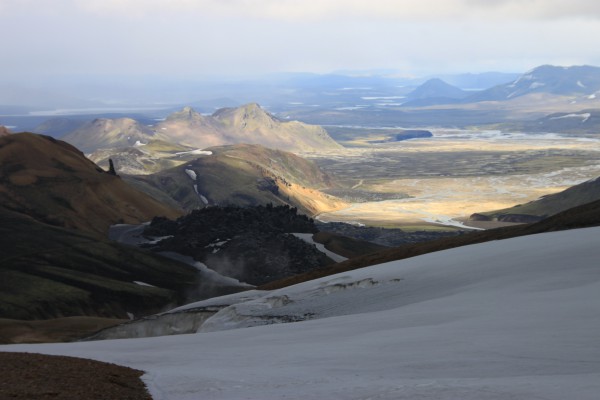Le Landmannalaugar, coulée de lave et le volcan Brennisteinsalda