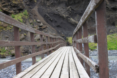 Pont piéton enjambant la Krossa